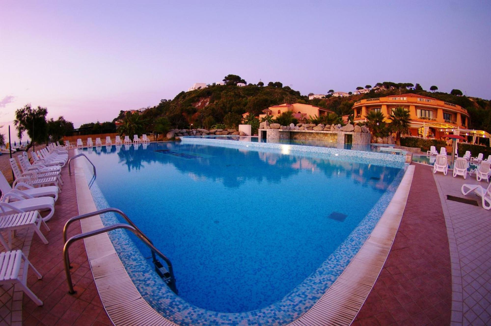 Solemare Club Village Capo Vaticano Exteriör bild